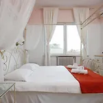 Classy 2 Bedroom Apartment In City Center