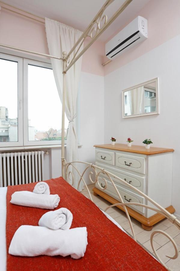 Classy 2 Bedroom In Center Apartment *