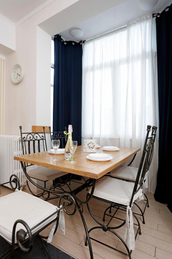 Classy 2 Bedroom In Center Apartment Bucharest