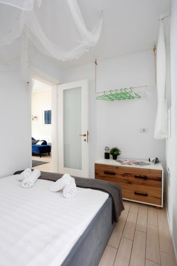 Classy 2 Bedroom In Center Apartment