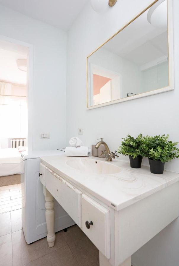 Classy 2 Bedroom In Center Apartment *